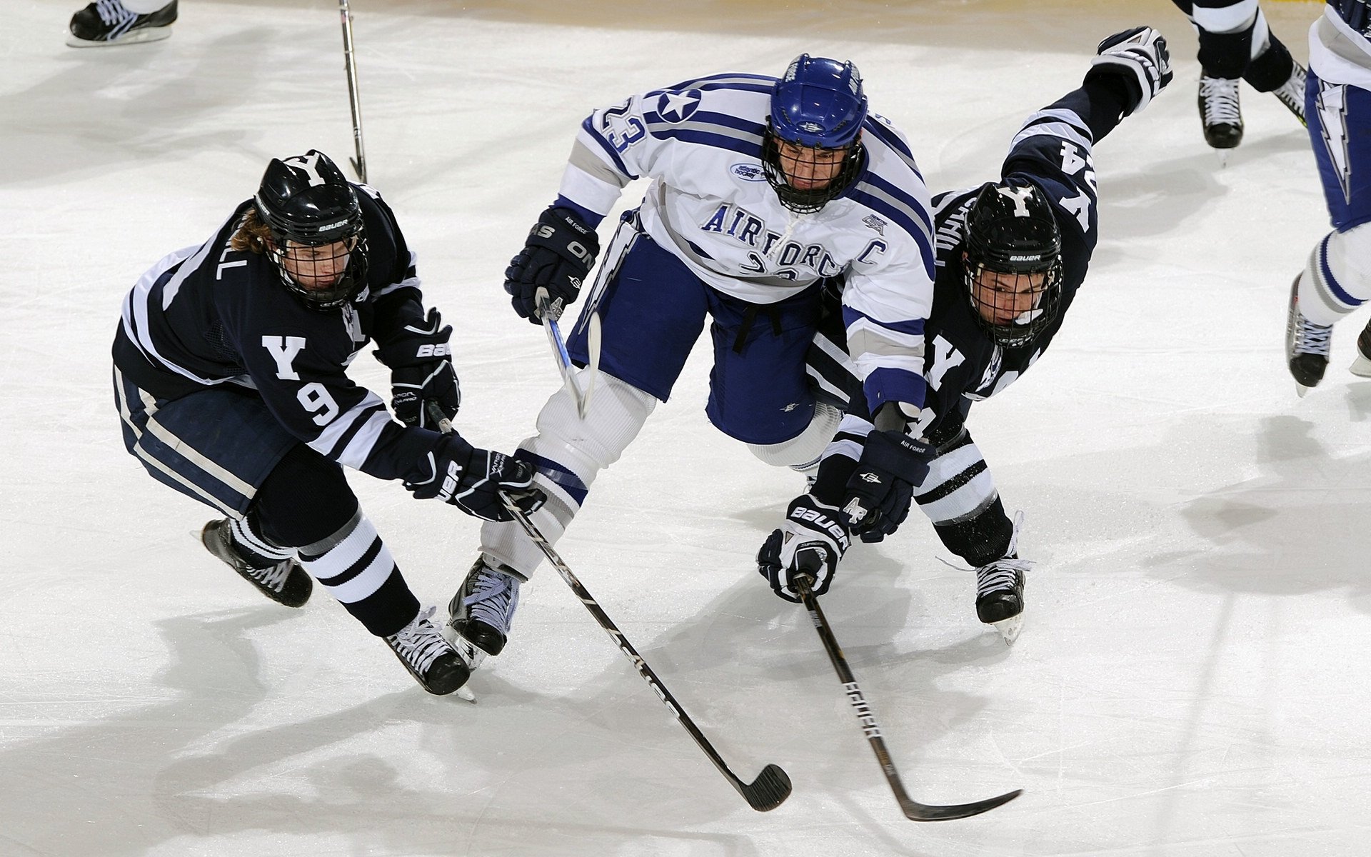 转会市场风云再起，豪门争抢新星，天价合约刷新纪录