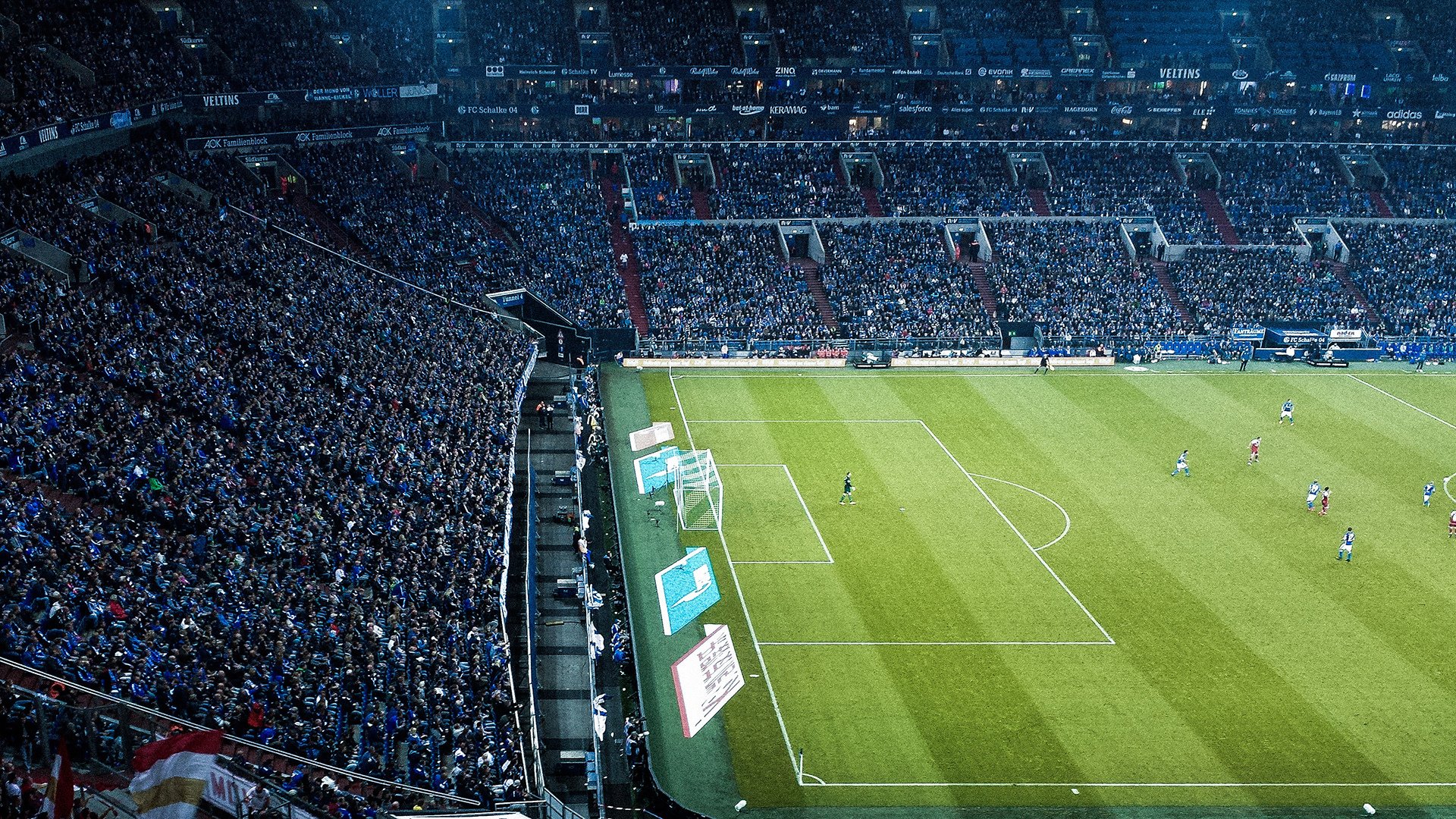 欧冠决赛巅峰对决，皇家马德里加时赛绝杀利物浦，第15次捧起大耳朵杯